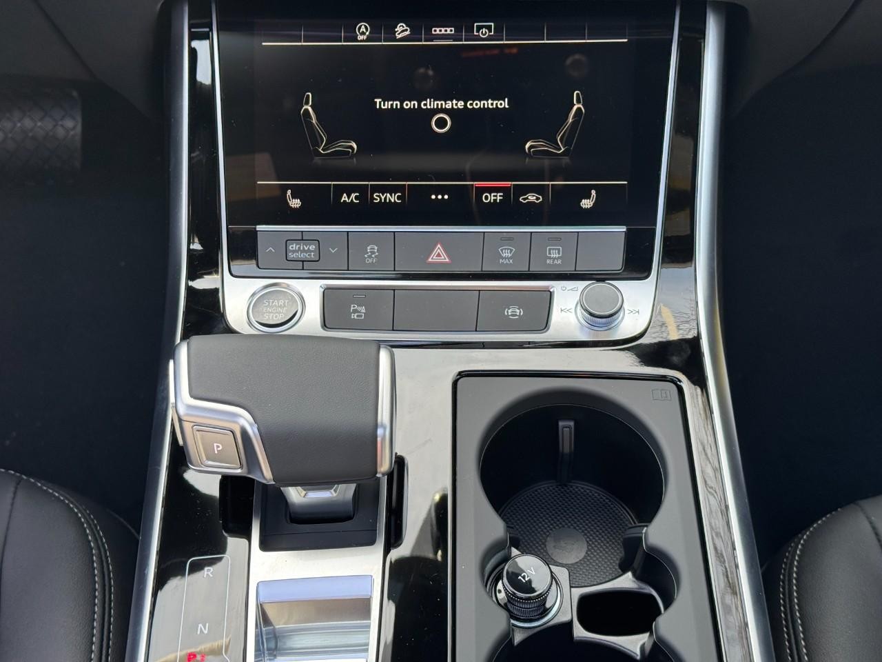 Audi Q8 Vehicle Full-screen Gallery Image 17