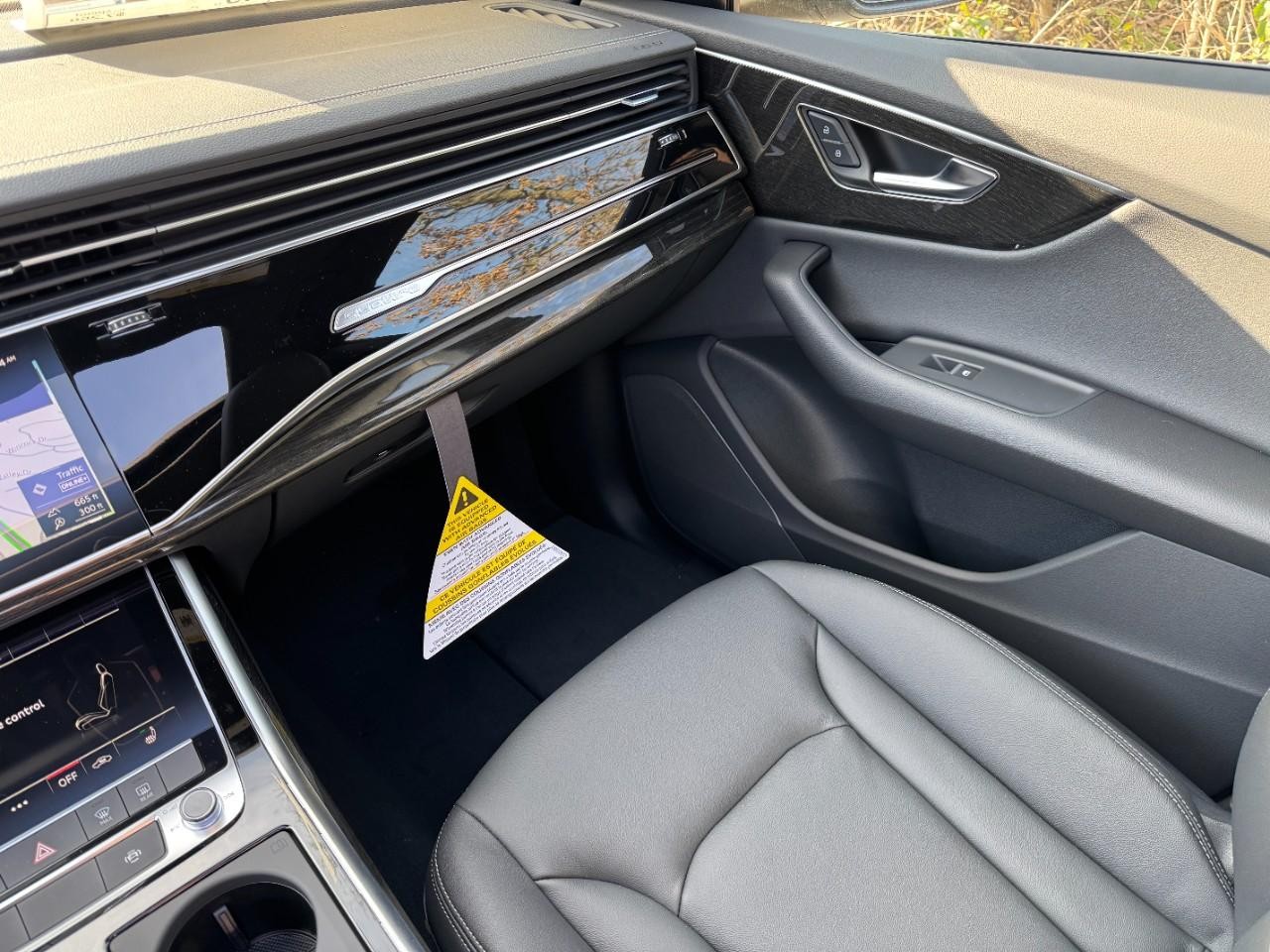 Audi Q8 Vehicle Full-screen Gallery Image 18