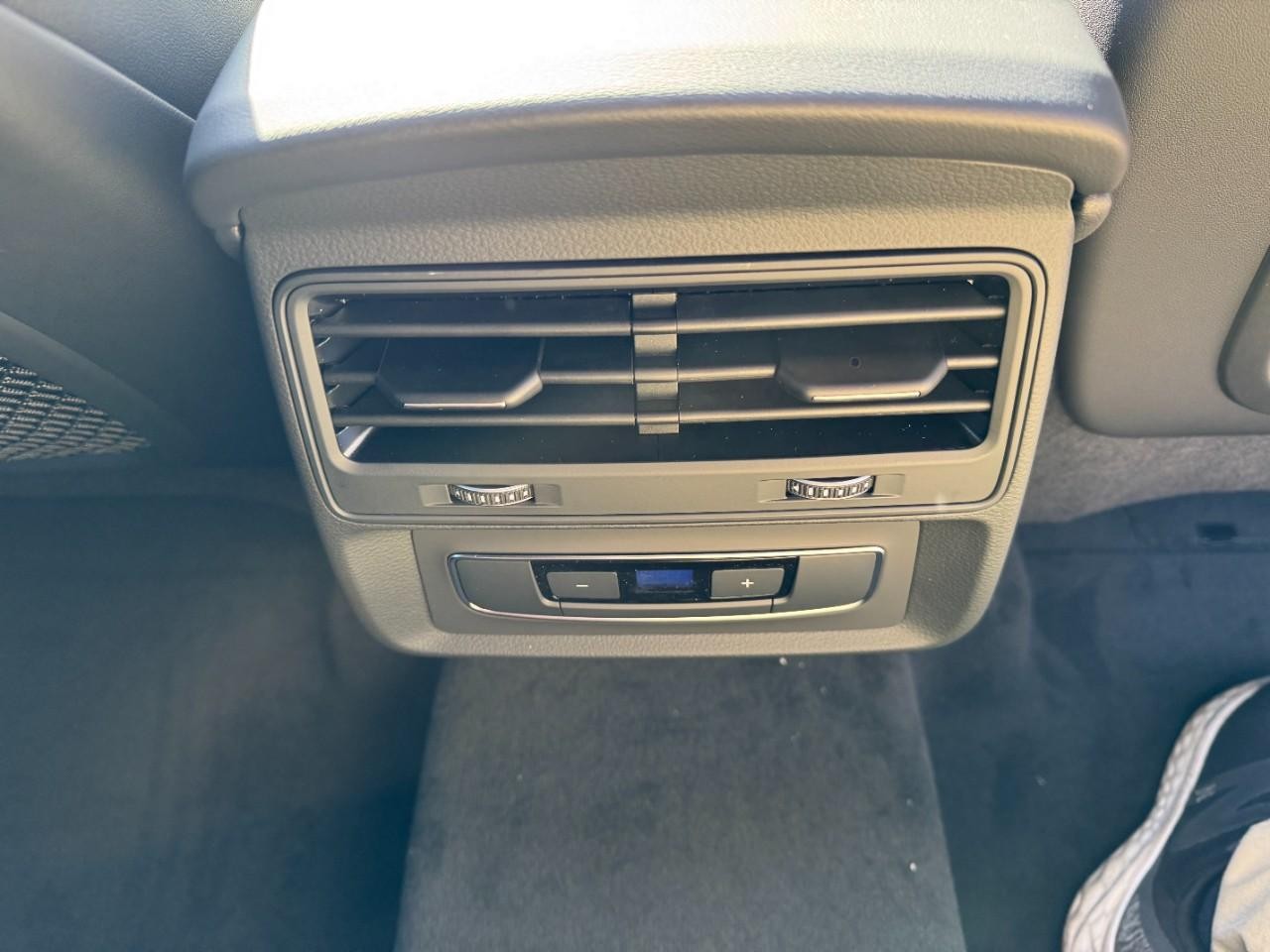 Audi Q8 Vehicle Full-screen Gallery Image 19