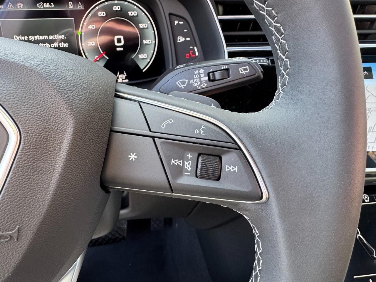 Audi Q8 Vehicle Full-screen Gallery Image 22