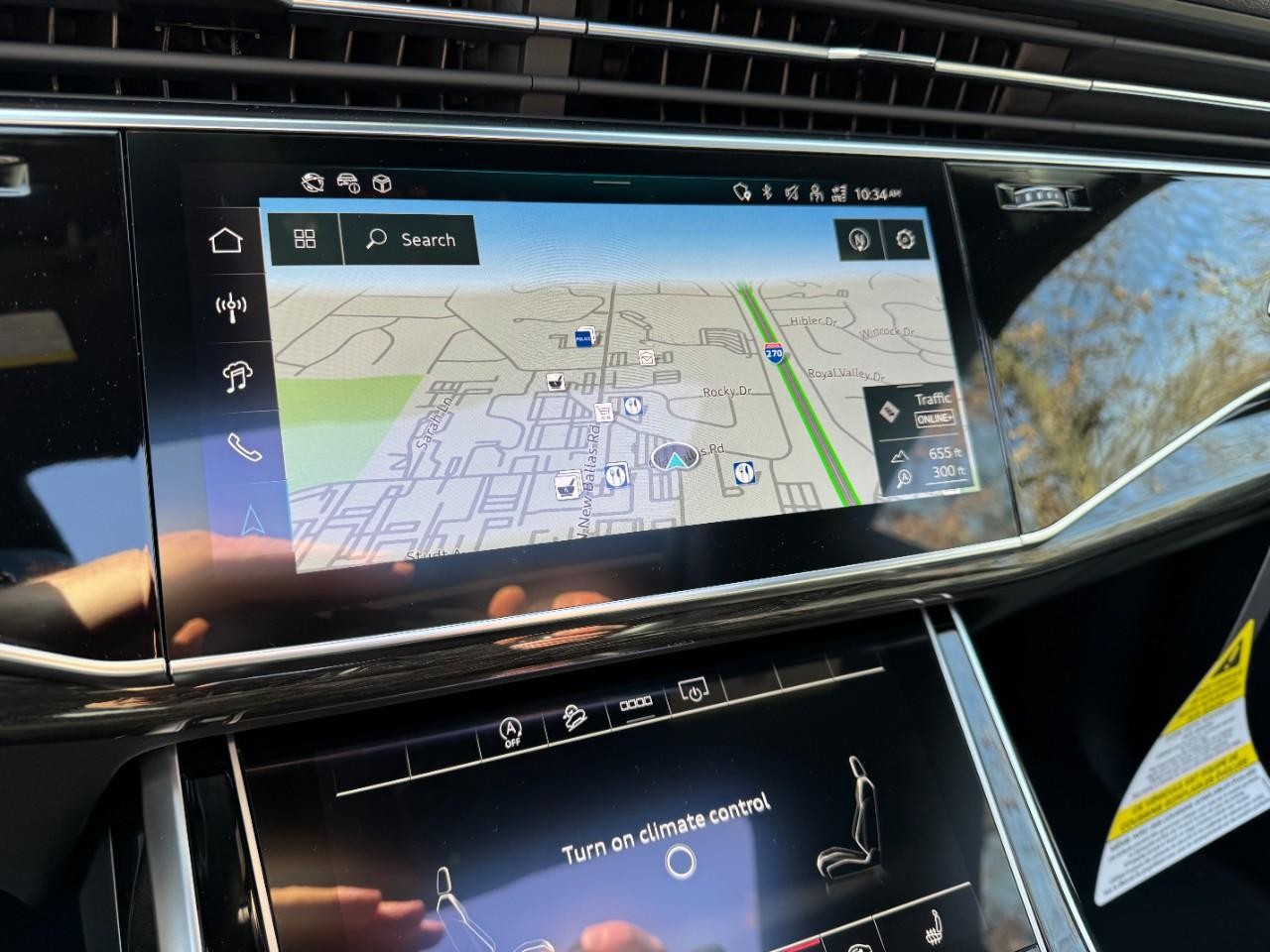 Audi Q8 Vehicle Full-screen Gallery Image 24