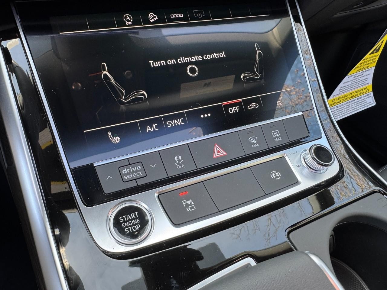 Audi Q8 Vehicle Full-screen Gallery Image 26