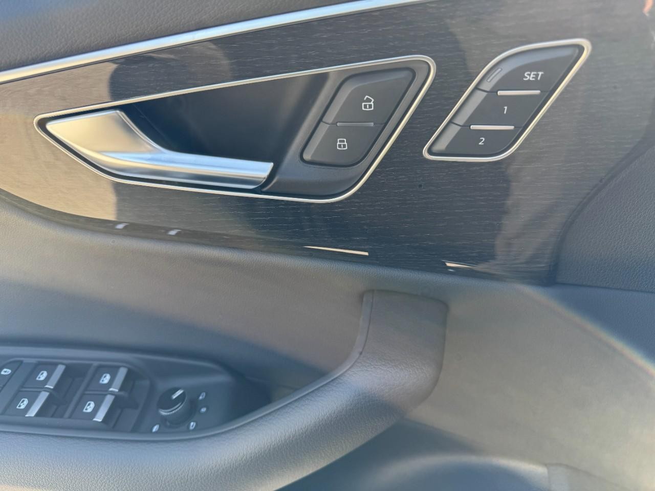 Audi Q8 Vehicle Full-screen Gallery Image 28