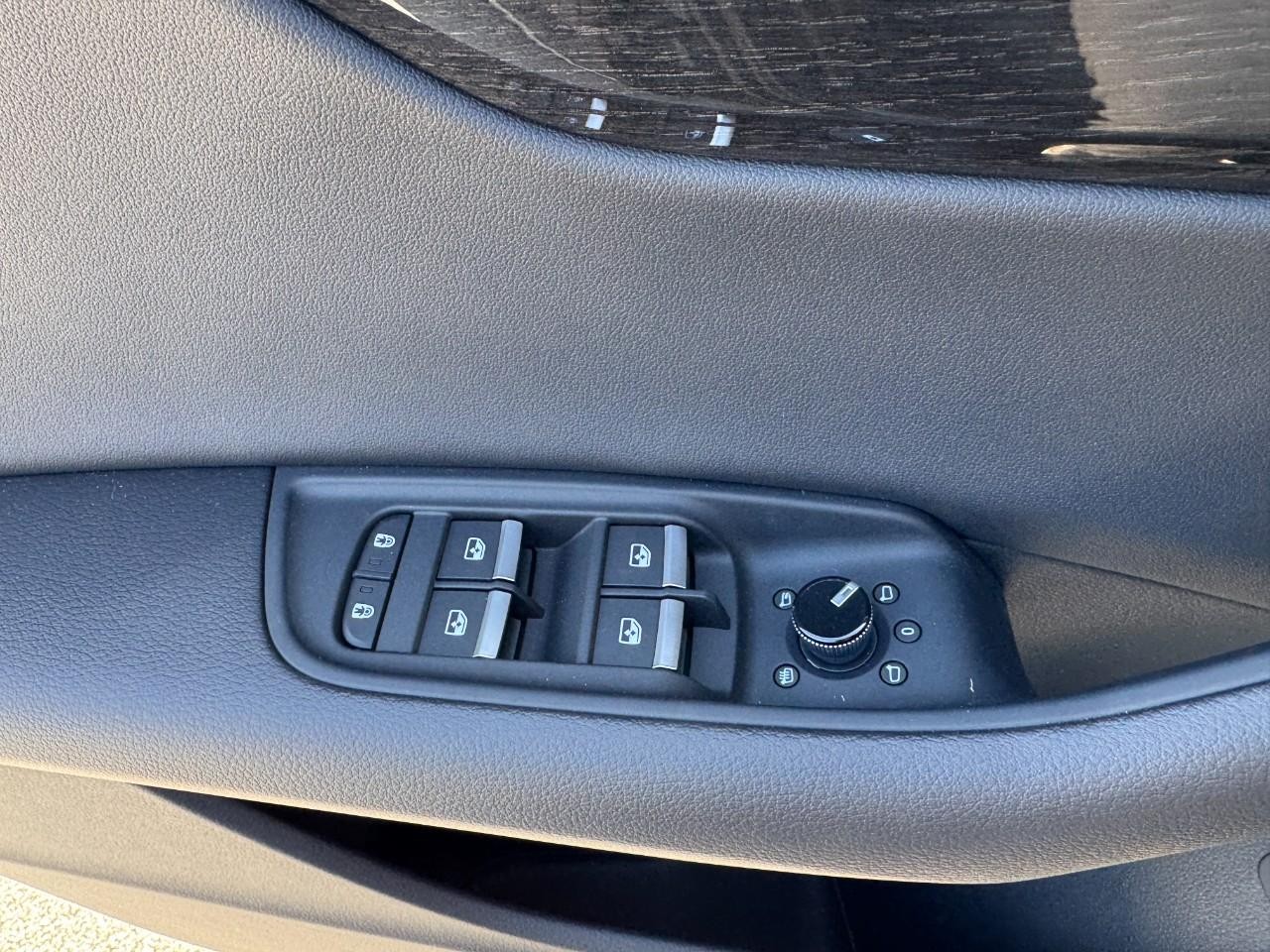 Audi Q8 Vehicle Full-screen Gallery Image 29