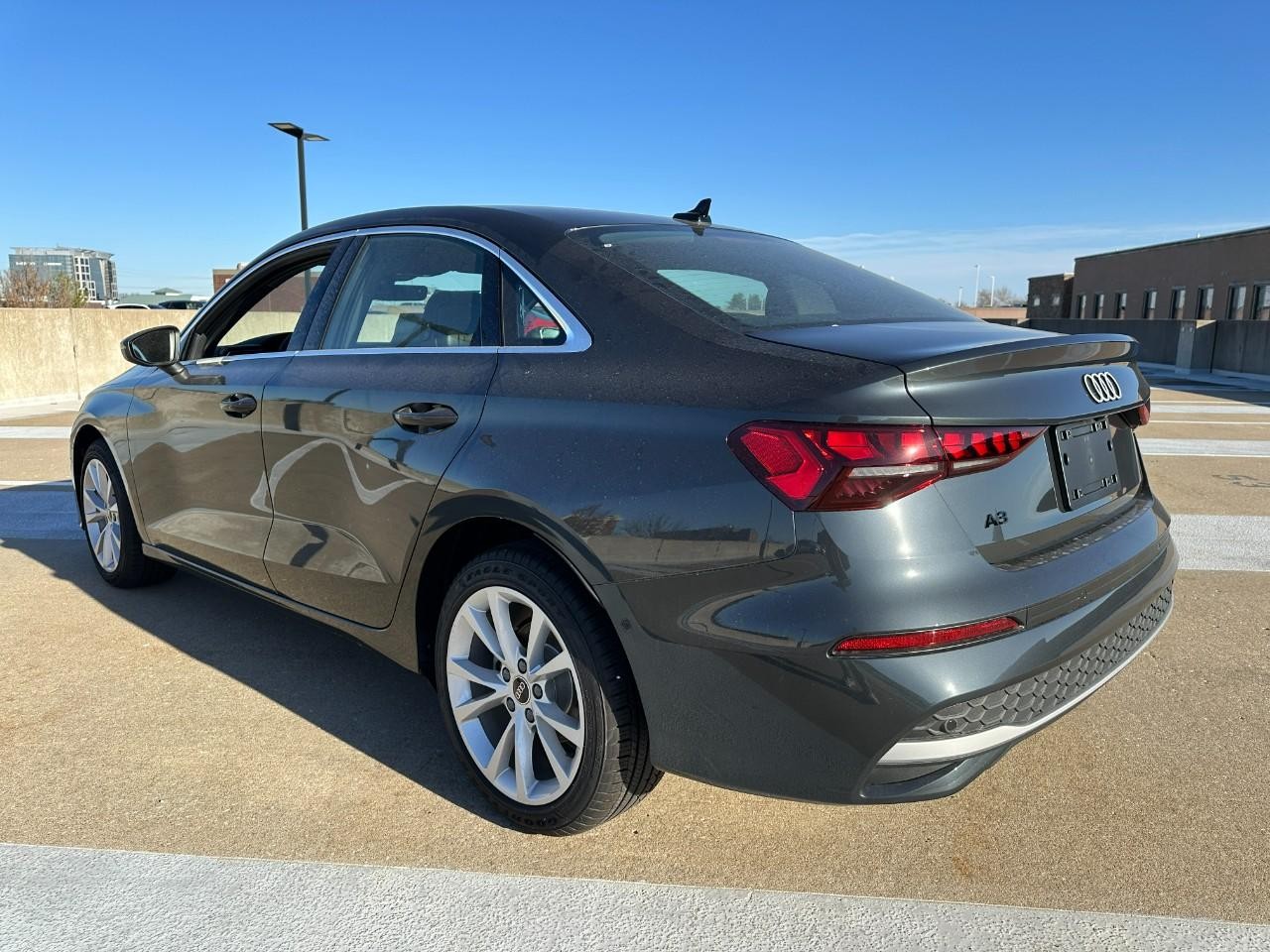 Audi A3 Vehicle Full-screen Gallery Image 3