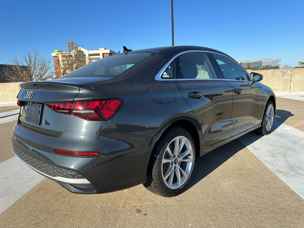 Audi A3 Vehicle Full-screen Gallery Image 6