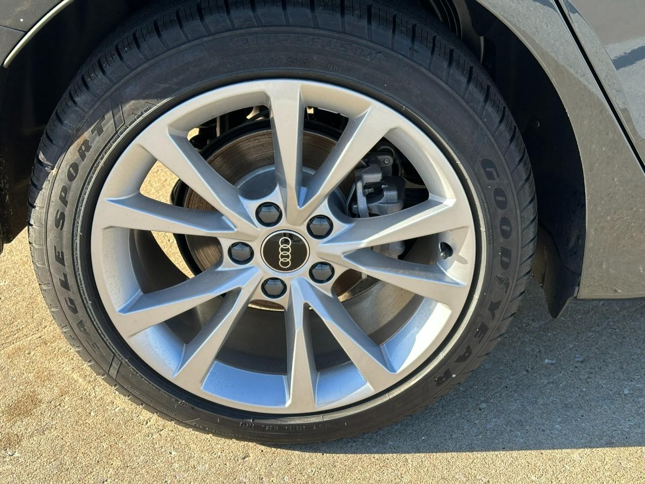 Audi A3 Vehicle Full-screen Gallery Image 7