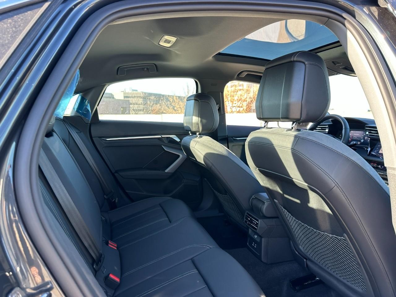 Audi A3 Vehicle Full-screen Gallery Image 9