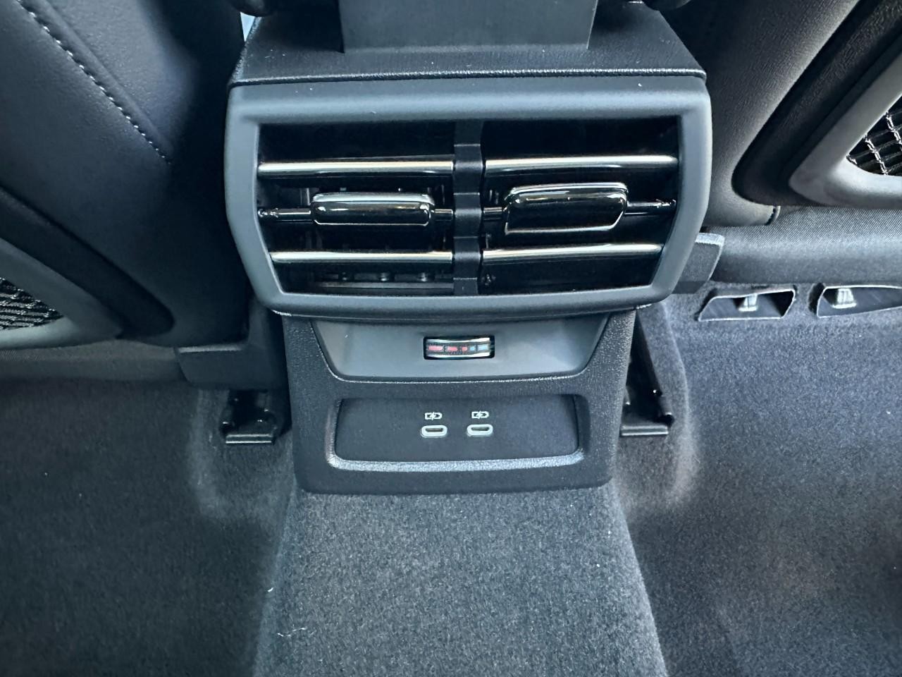 Audi A3 Vehicle Full-screen Gallery Image 10