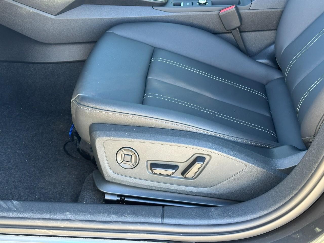 Audi A3 Vehicle Full-screen Gallery Image 22