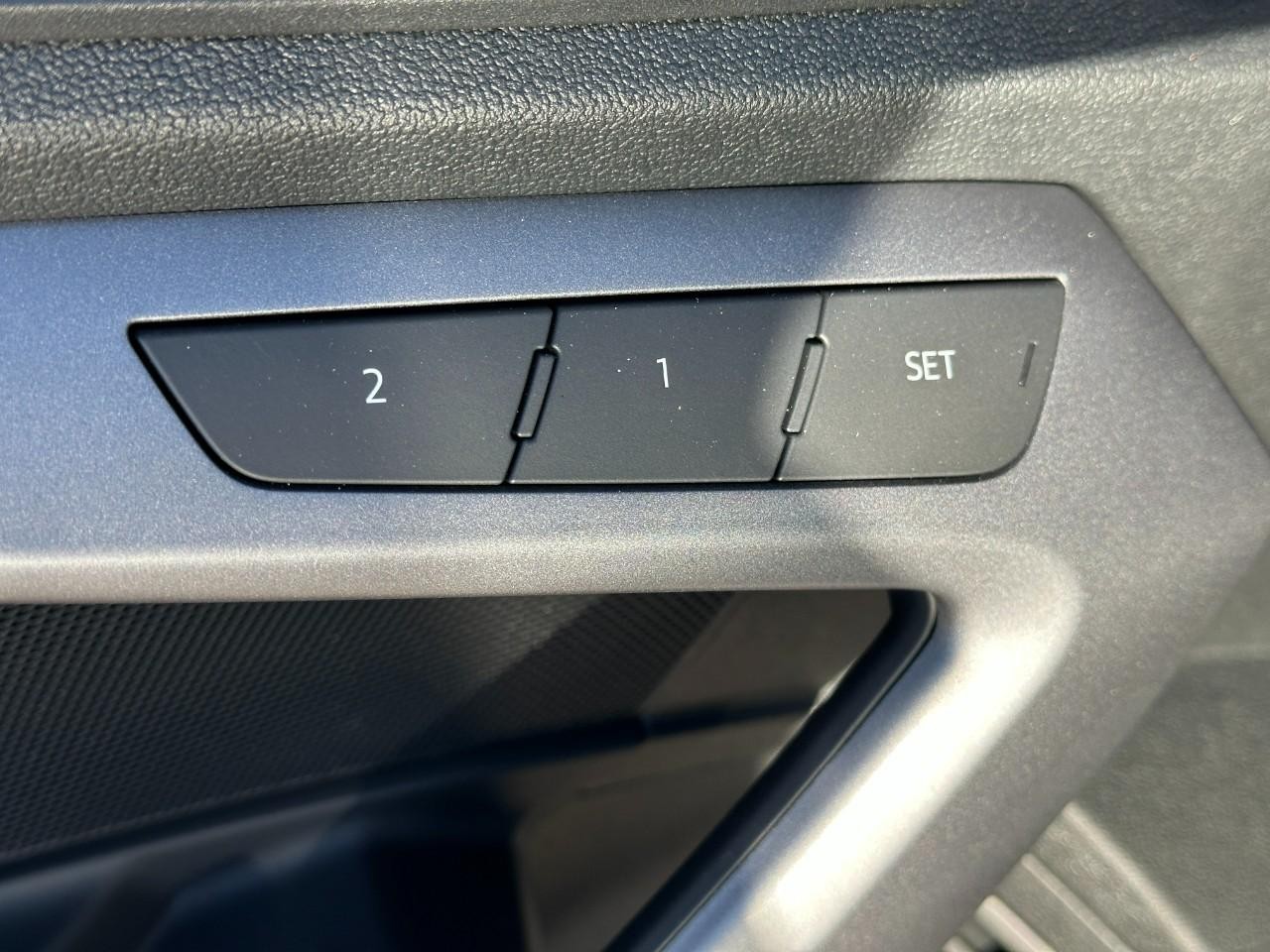 Audi A3 Vehicle Full-screen Gallery Image 24