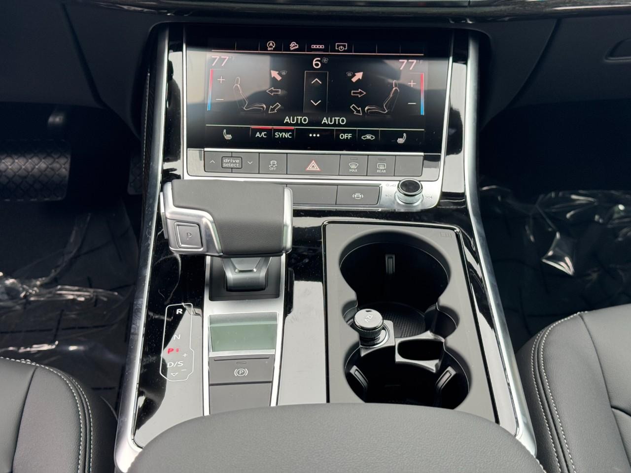 Audi Q7 Vehicle Full-screen Gallery Image 17