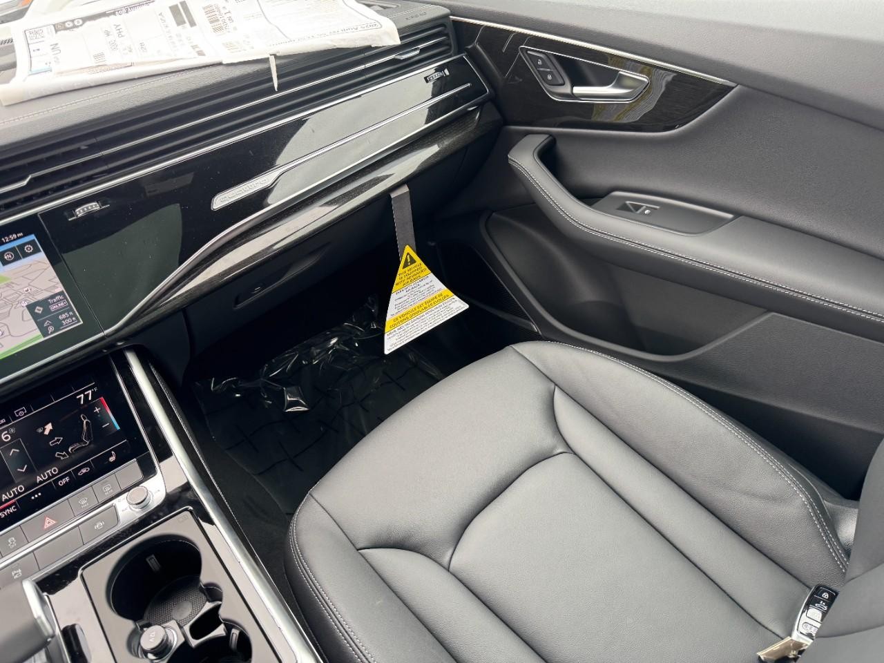 Audi Q7 Vehicle Full-screen Gallery Image 18