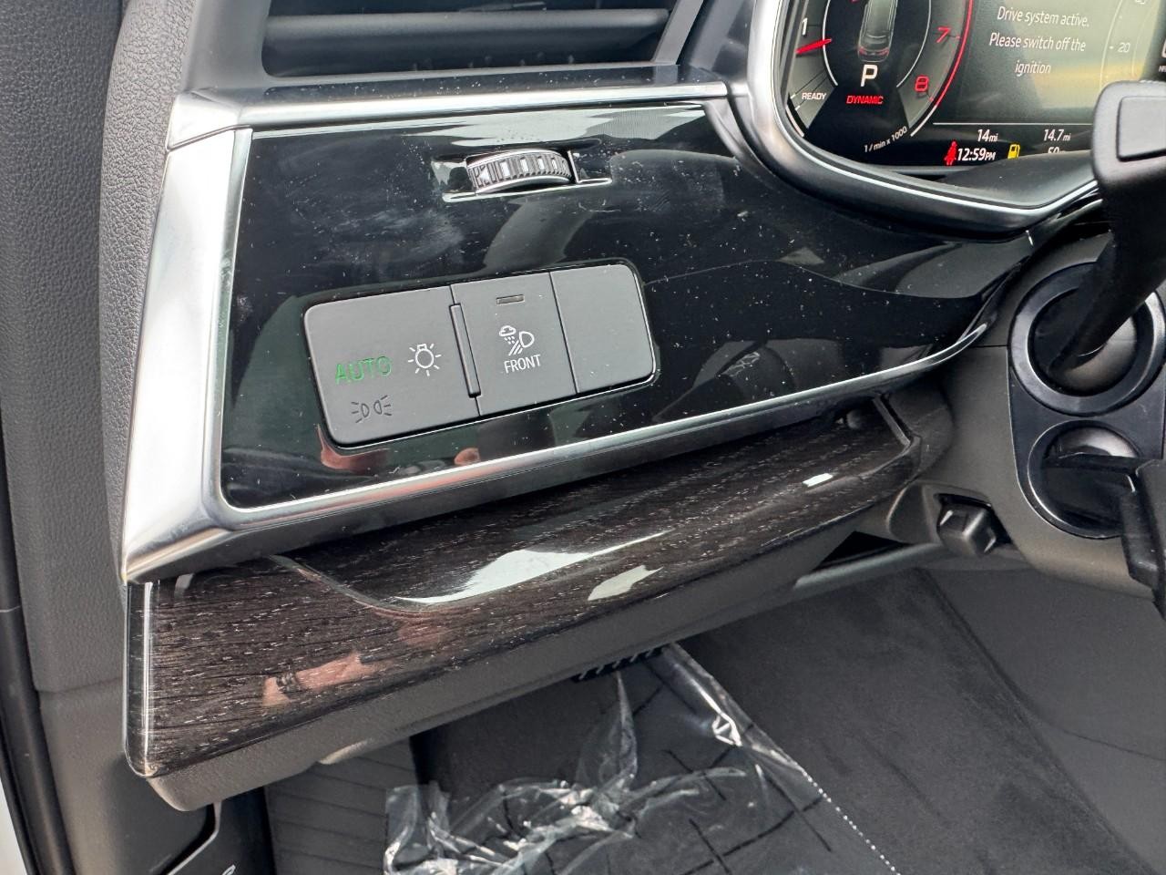 Audi Q7 Vehicle Full-screen Gallery Image 20