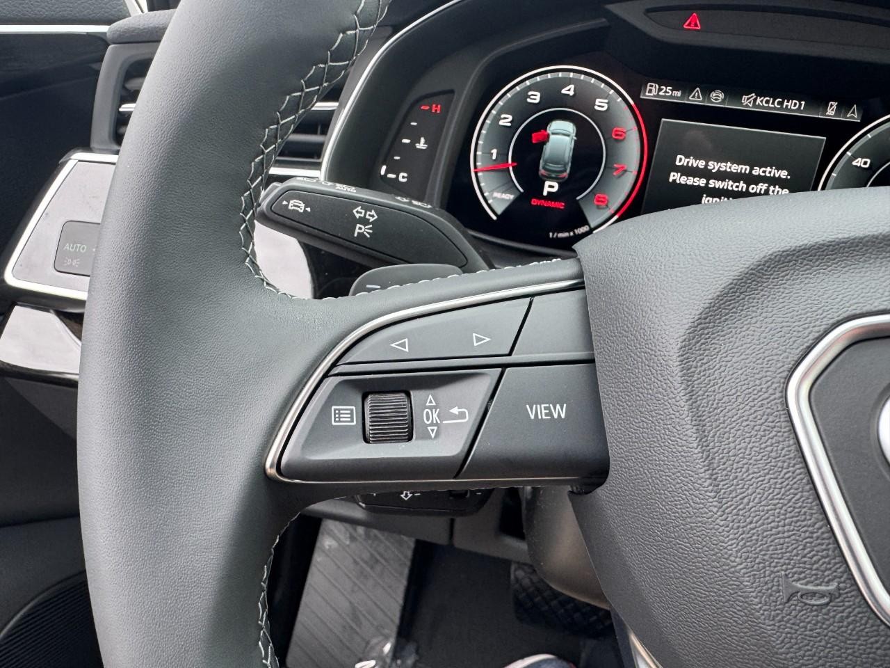 Audi Q7 Vehicle Full-screen Gallery Image 21