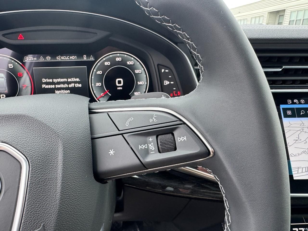 Audi Q7 Vehicle Full-screen Gallery Image 22