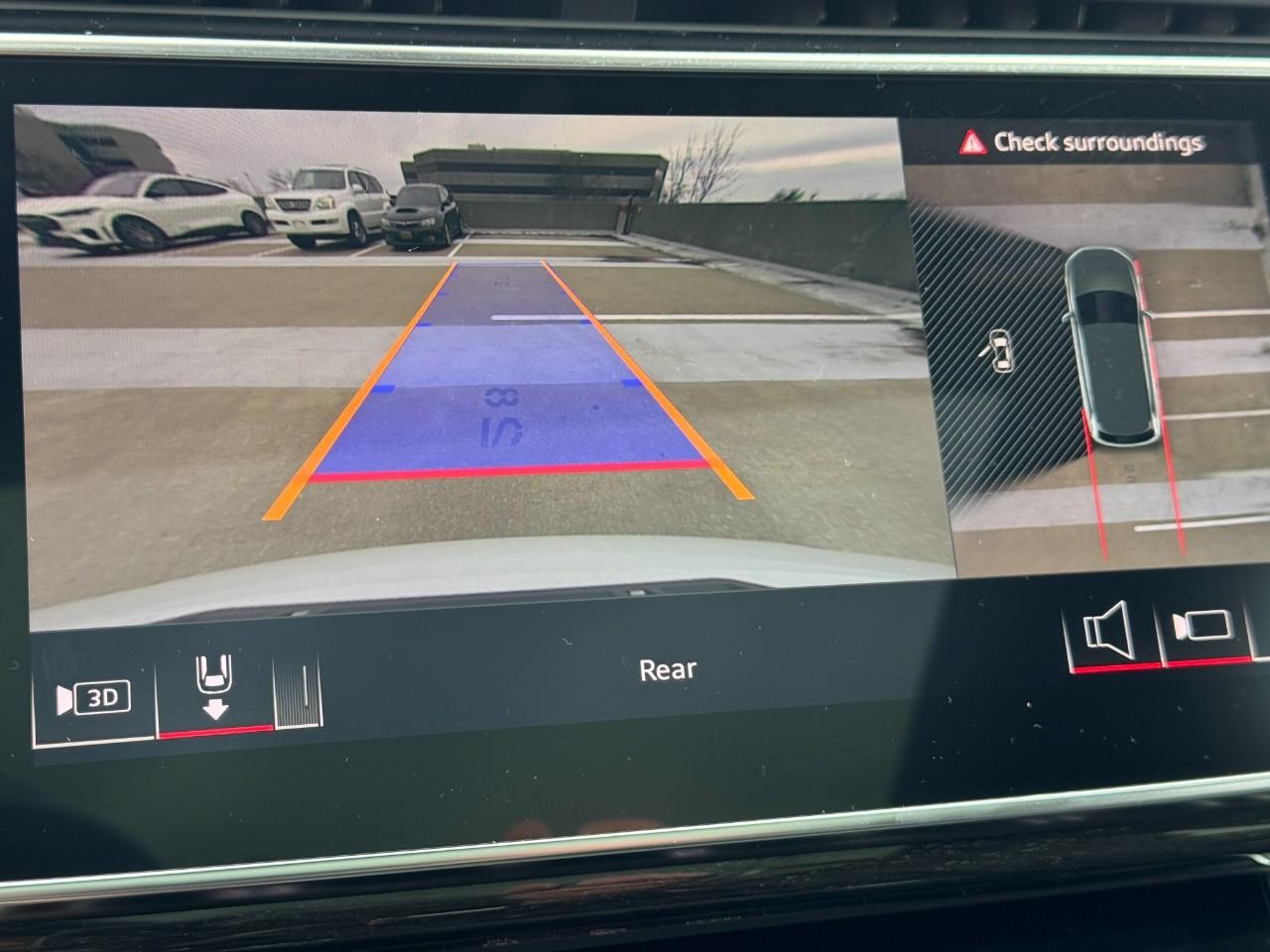 Audi Q7 Vehicle Full-screen Gallery Image 25