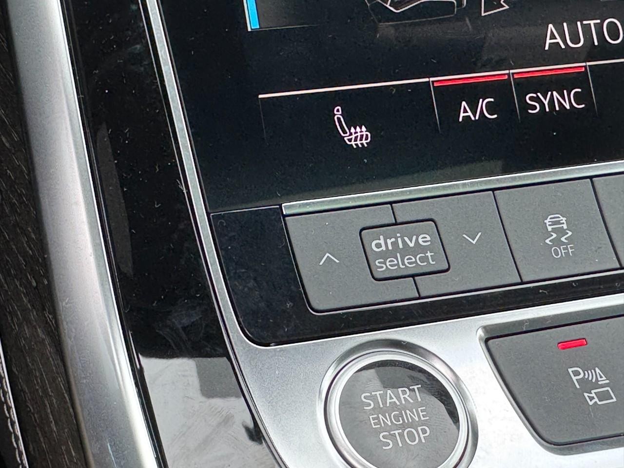 Audi Q7 Vehicle Full-screen Gallery Image 26