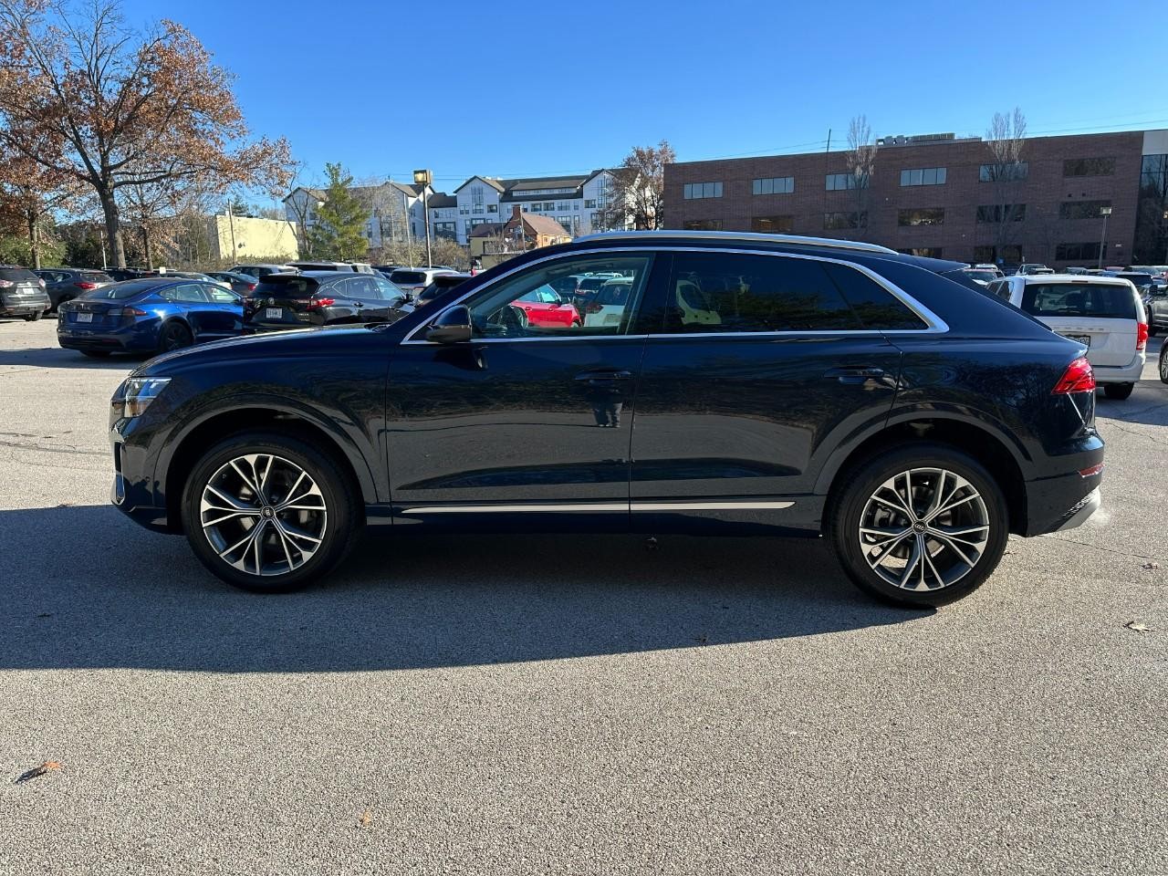 Audi Q8 Vehicle Full-screen Gallery Image 2