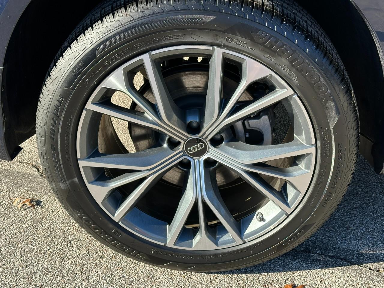 Audi Q8 Vehicle Full-screen Gallery Image 6