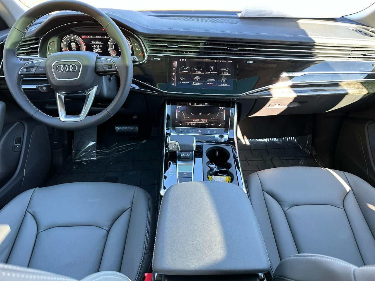 Audi Q8 Vehicle Full-screen Gallery Image 13