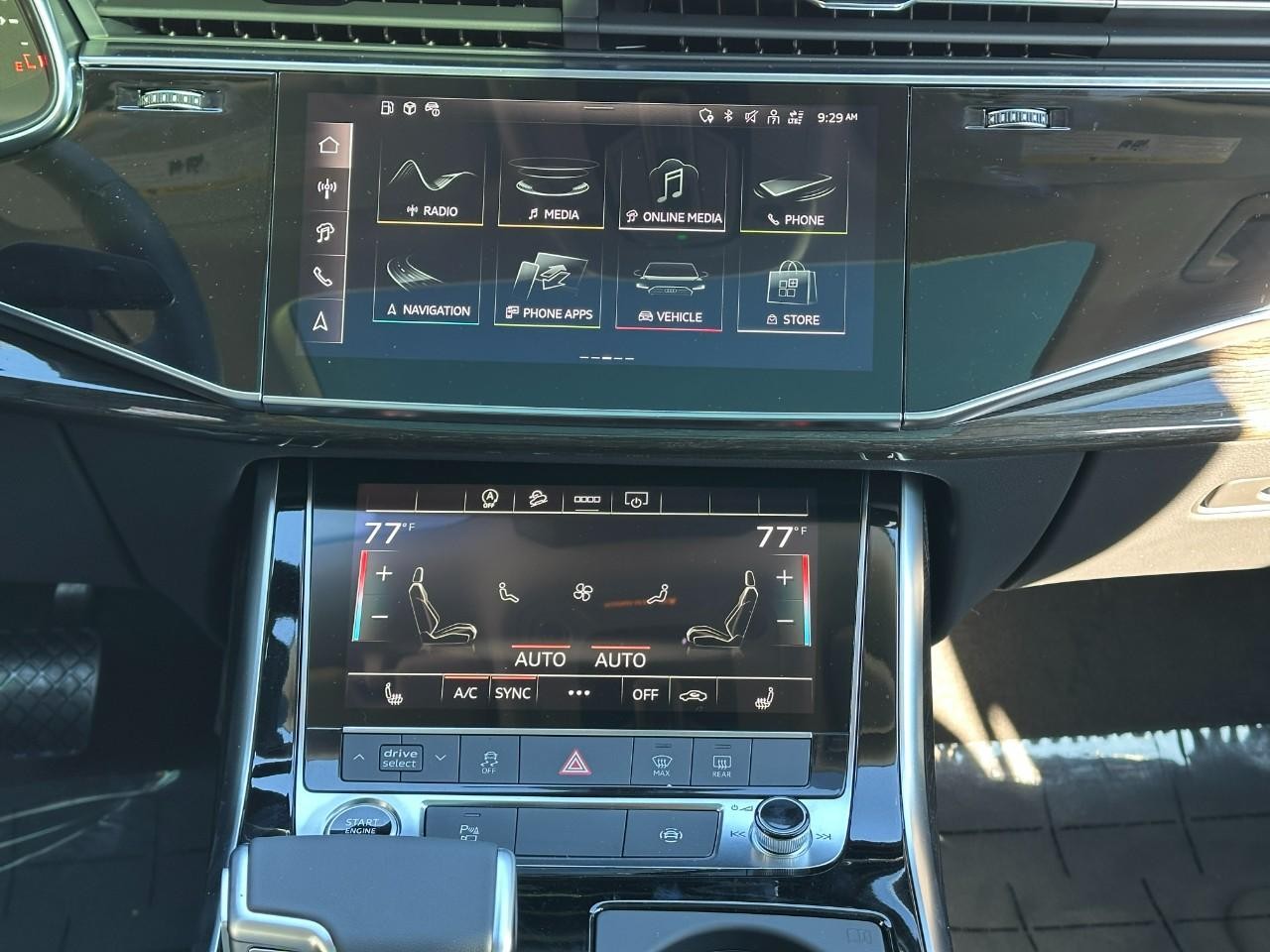 Audi Q8 Vehicle Full-screen Gallery Image 15