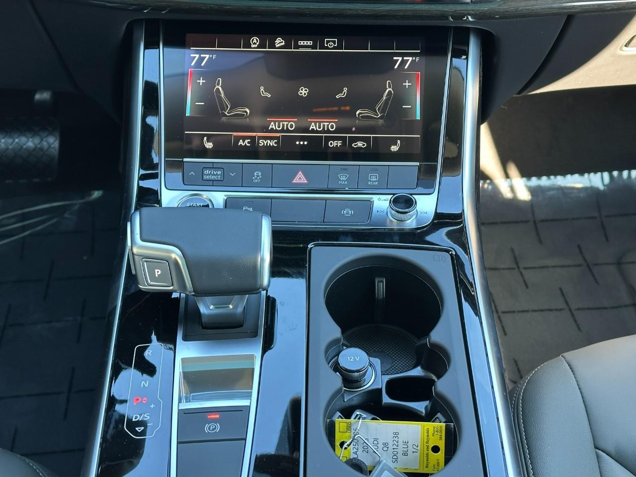 Audi Q8 Vehicle Full-screen Gallery Image 16