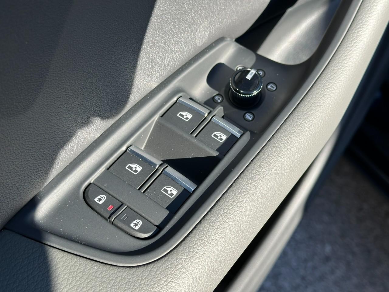 Audi Q8 Vehicle Full-screen Gallery Image 22