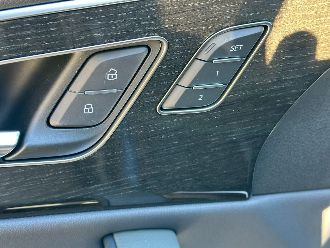 Audi Q8 Vehicle Full-screen Gallery Image 23