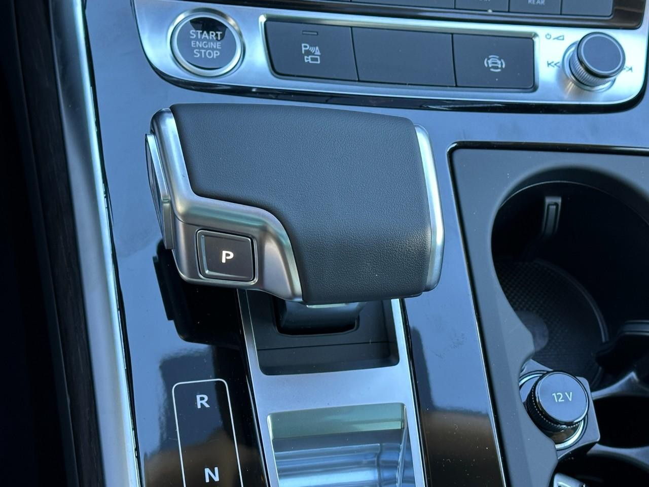 Audi Q8 Vehicle Full-screen Gallery Image 29