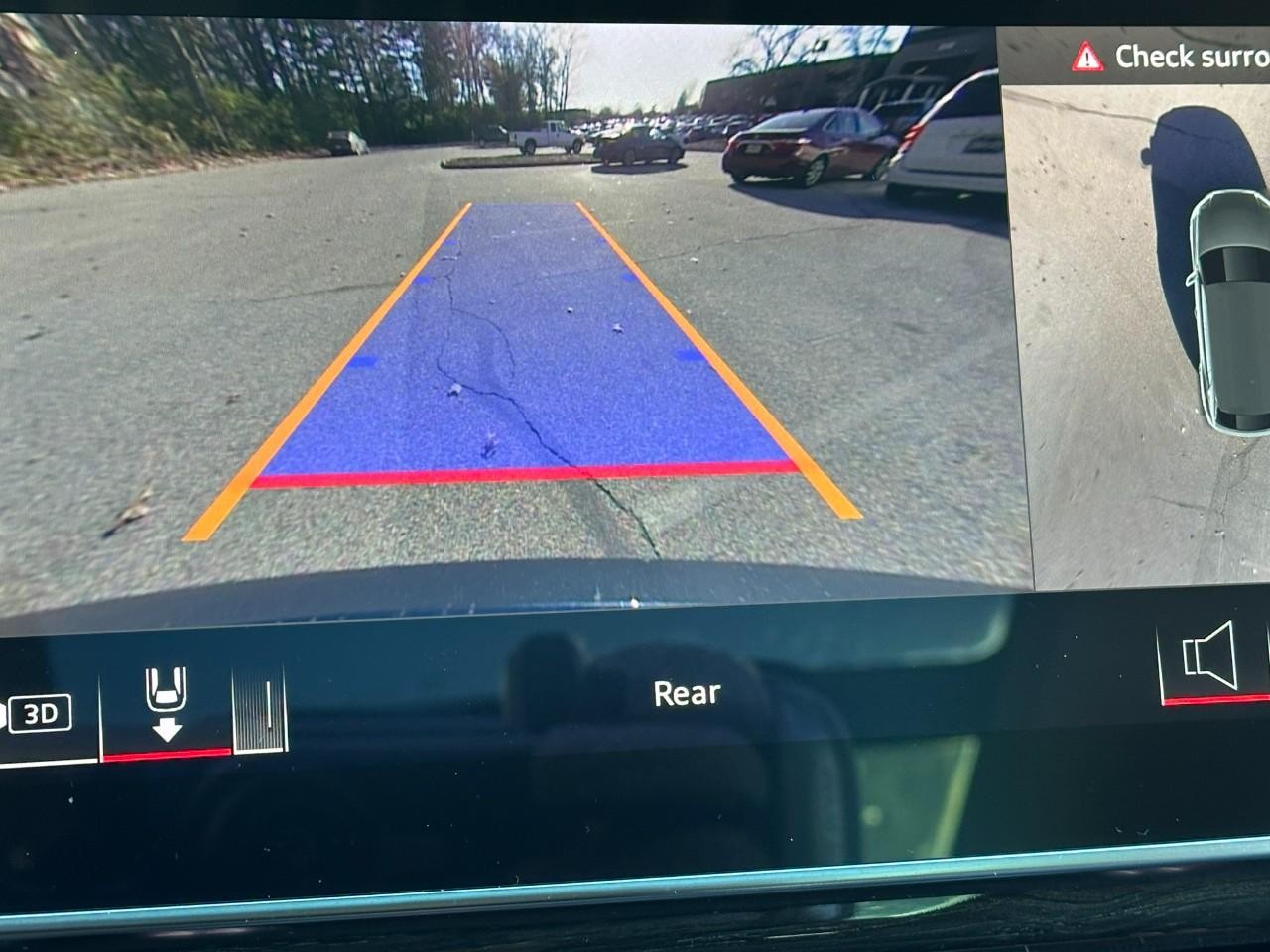 Audi Q8 Vehicle Full-screen Gallery Image 30