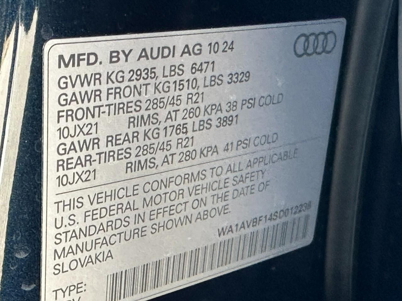 Audi Q8 Vehicle Full-screen Gallery Image 33