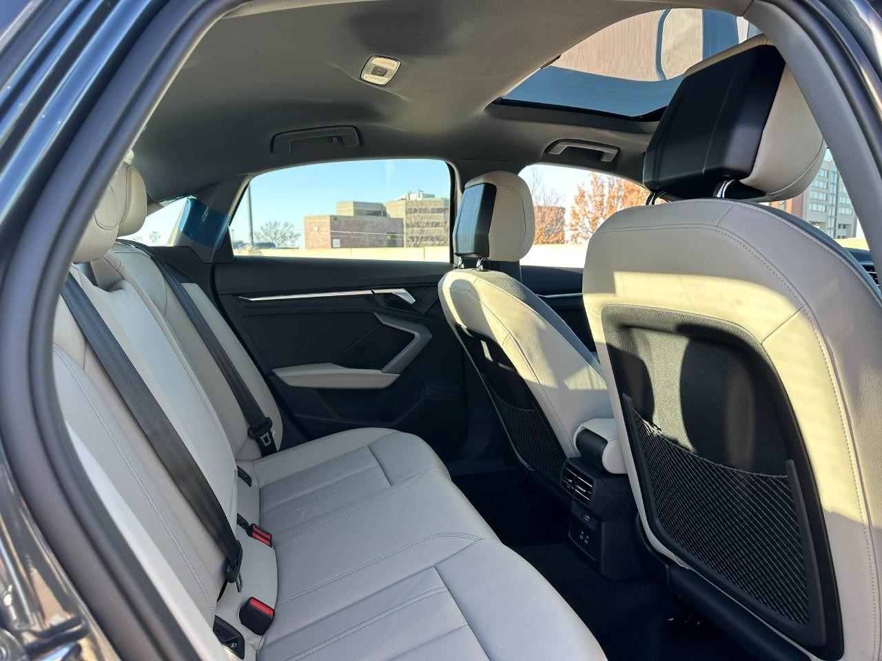 Audi A3 Vehicle Full-screen Gallery Image 09