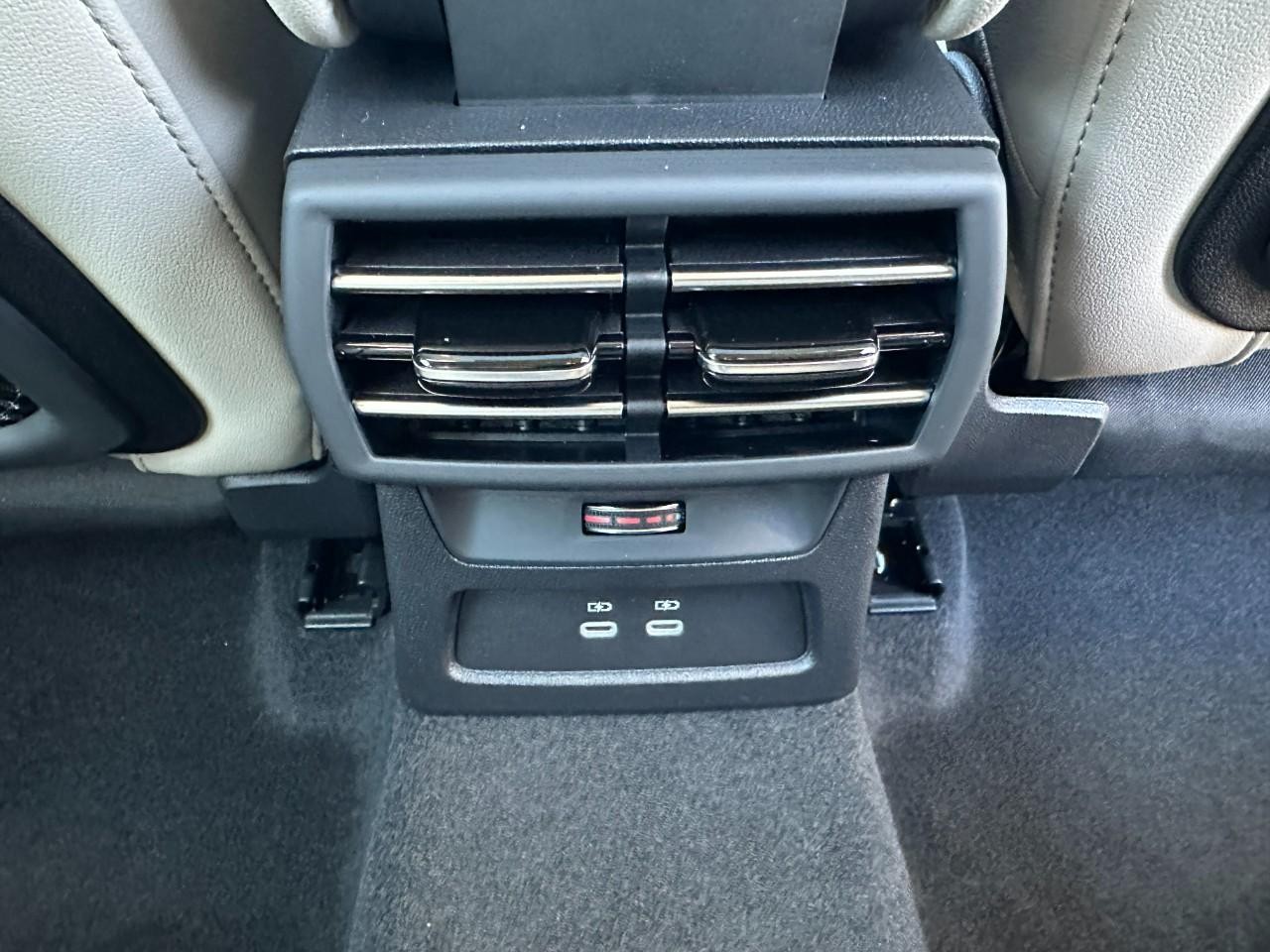 Audi A3 Vehicle Full-screen Gallery Image 10