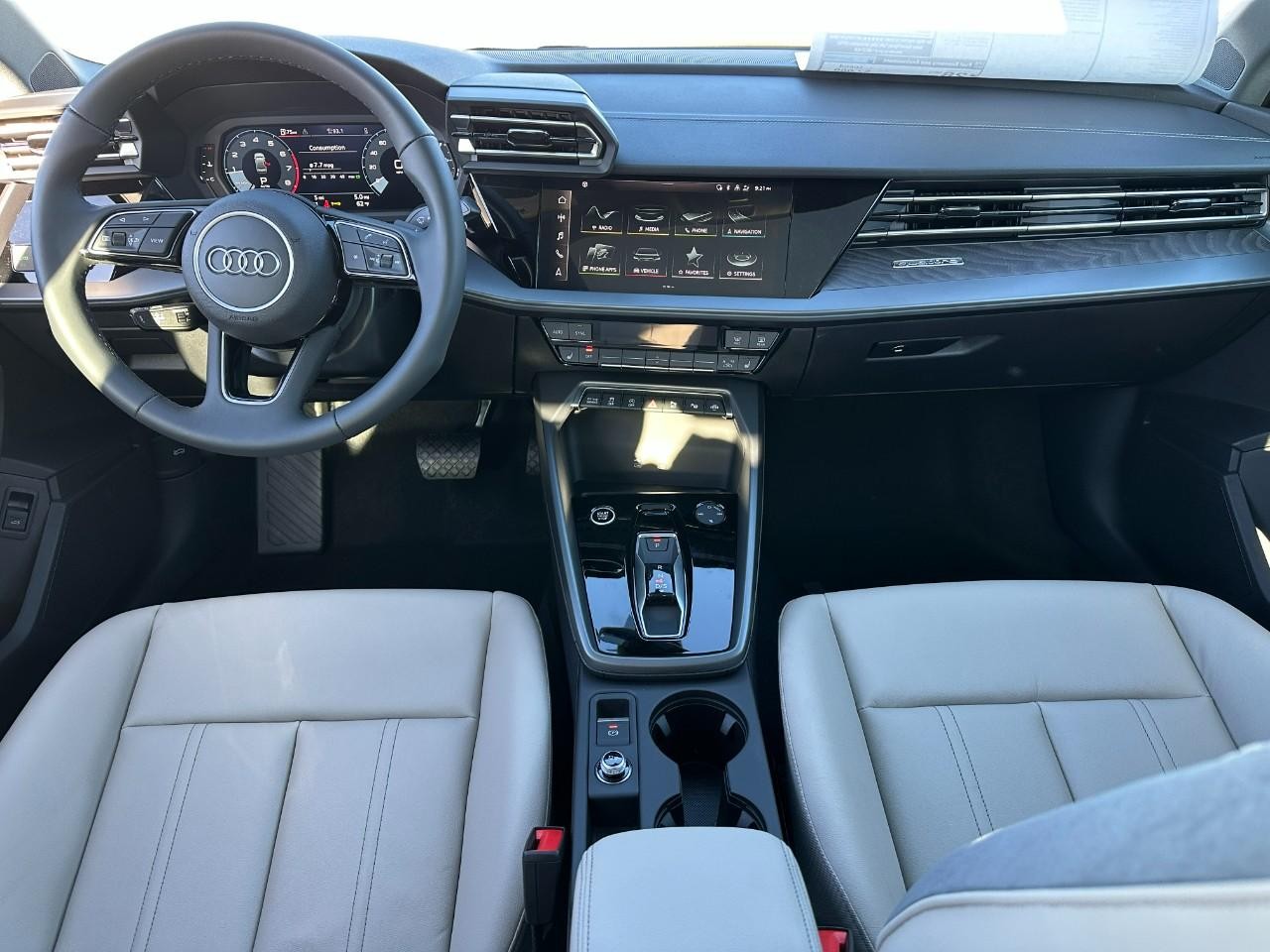 Audi A3 Vehicle Full-screen Gallery Image 12