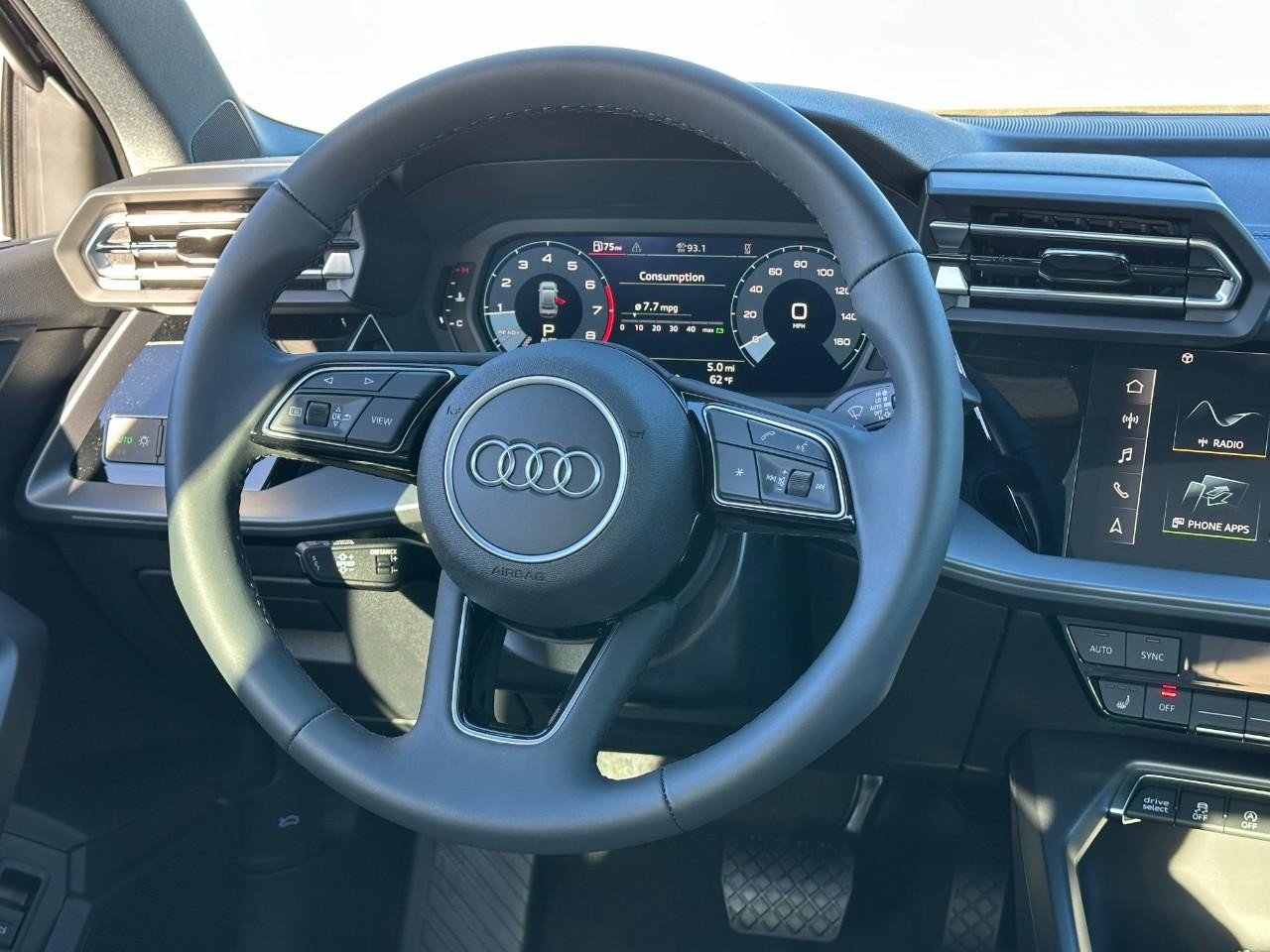 Audi A3 Vehicle Full-screen Gallery Image 13