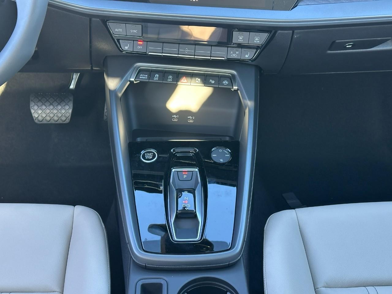 Audi A3 Vehicle Full-screen Gallery Image 15