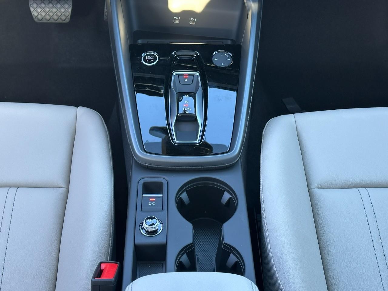 Audi A3 Vehicle Full-screen Gallery Image 16