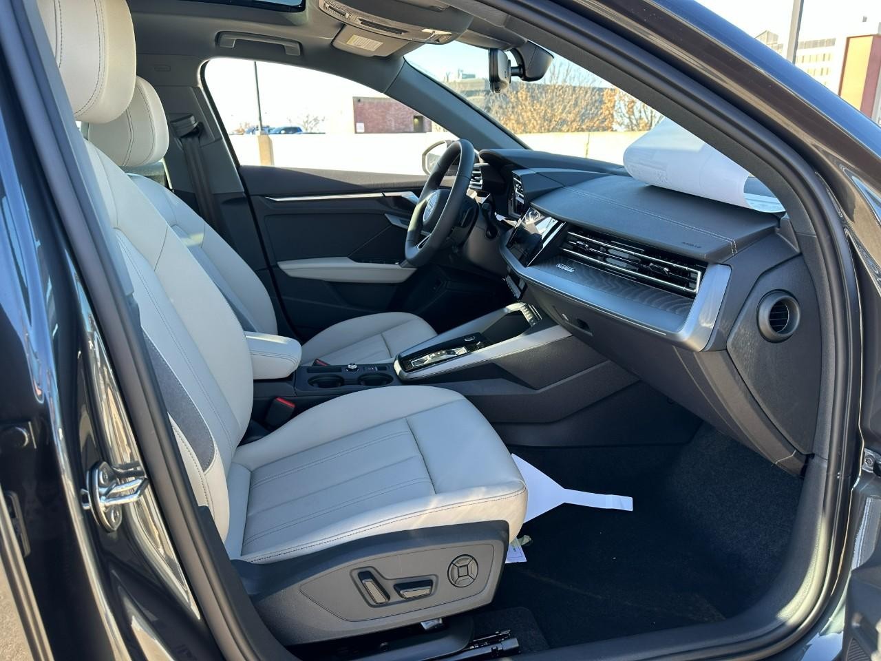 Audi A3 Vehicle Full-screen Gallery Image 18