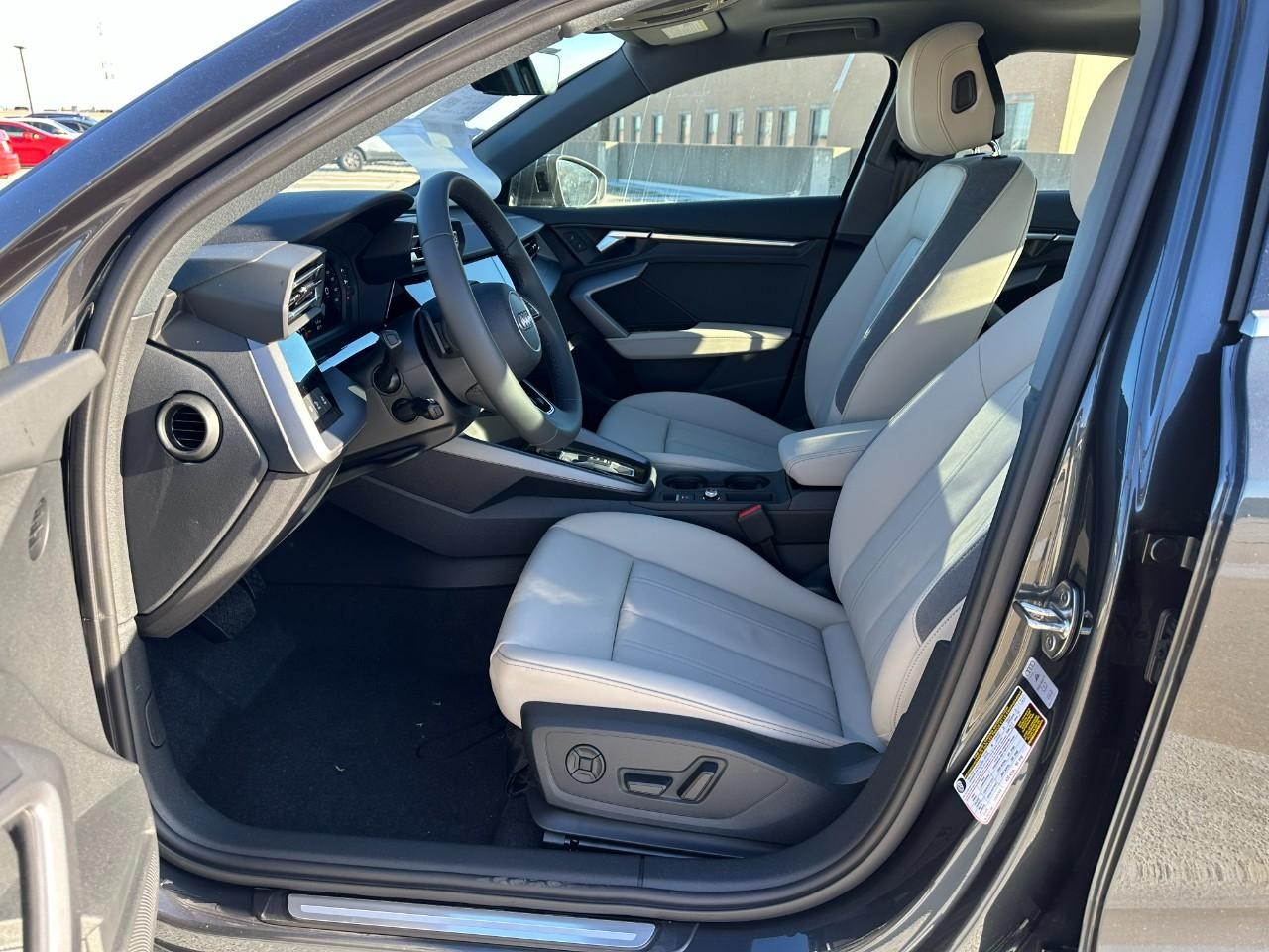 Audi A3 Vehicle Full-screen Gallery Image 20