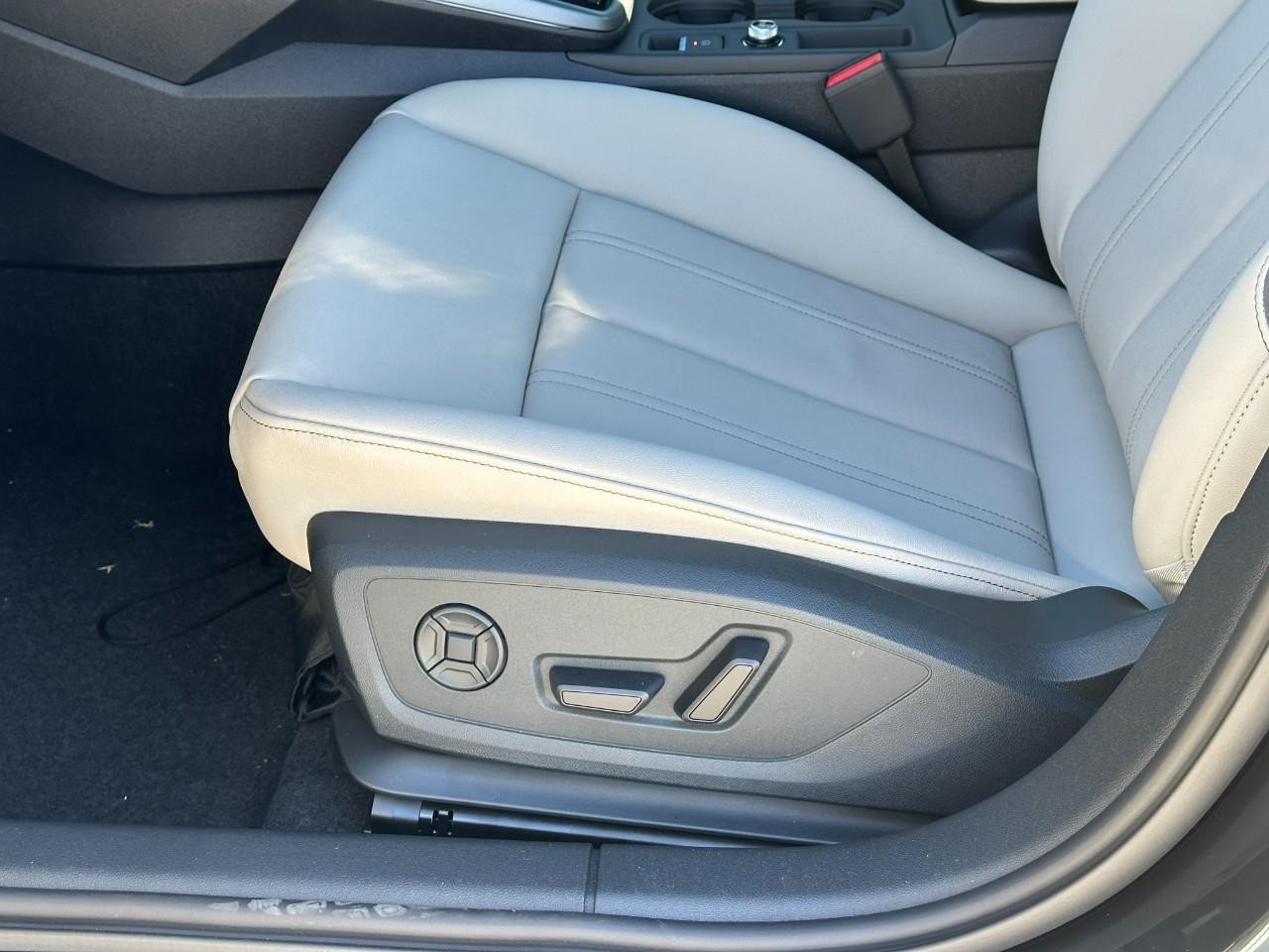 Audi A3 Vehicle Full-screen Gallery Image 21