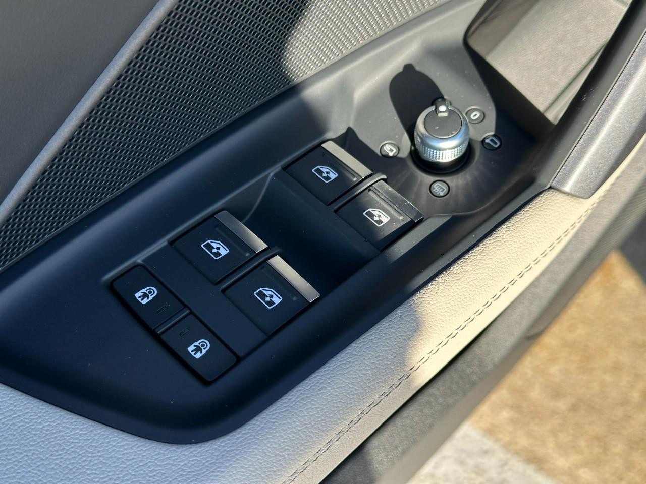 Audi A3 Vehicle Full-screen Gallery Image 22