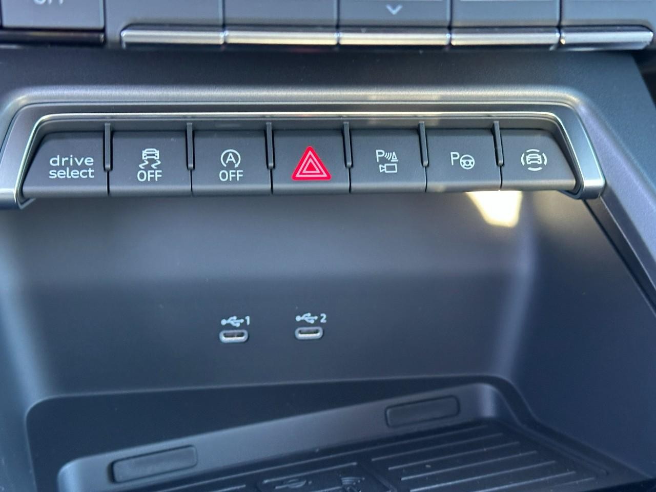 Audi A3 Vehicle Full-screen Gallery Image 29