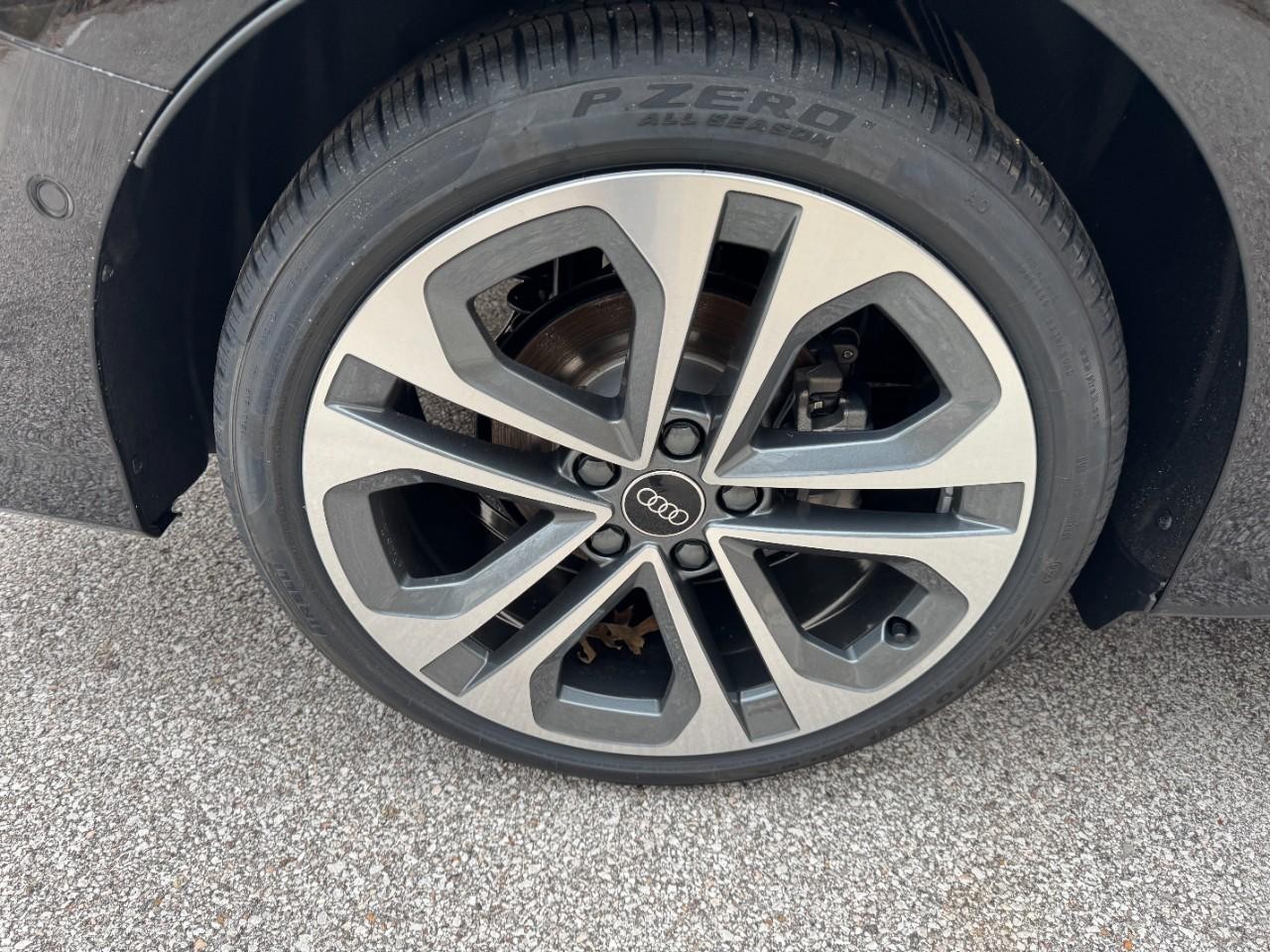 Audi A3 Vehicle Full-screen Gallery Image 05