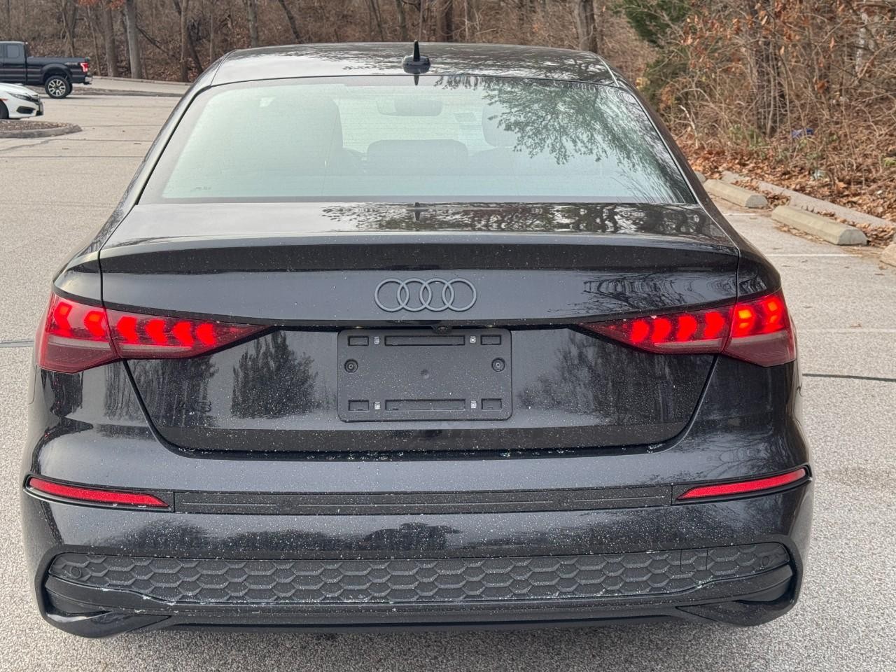 Audi A3 Vehicle Full-screen Gallery Image 10