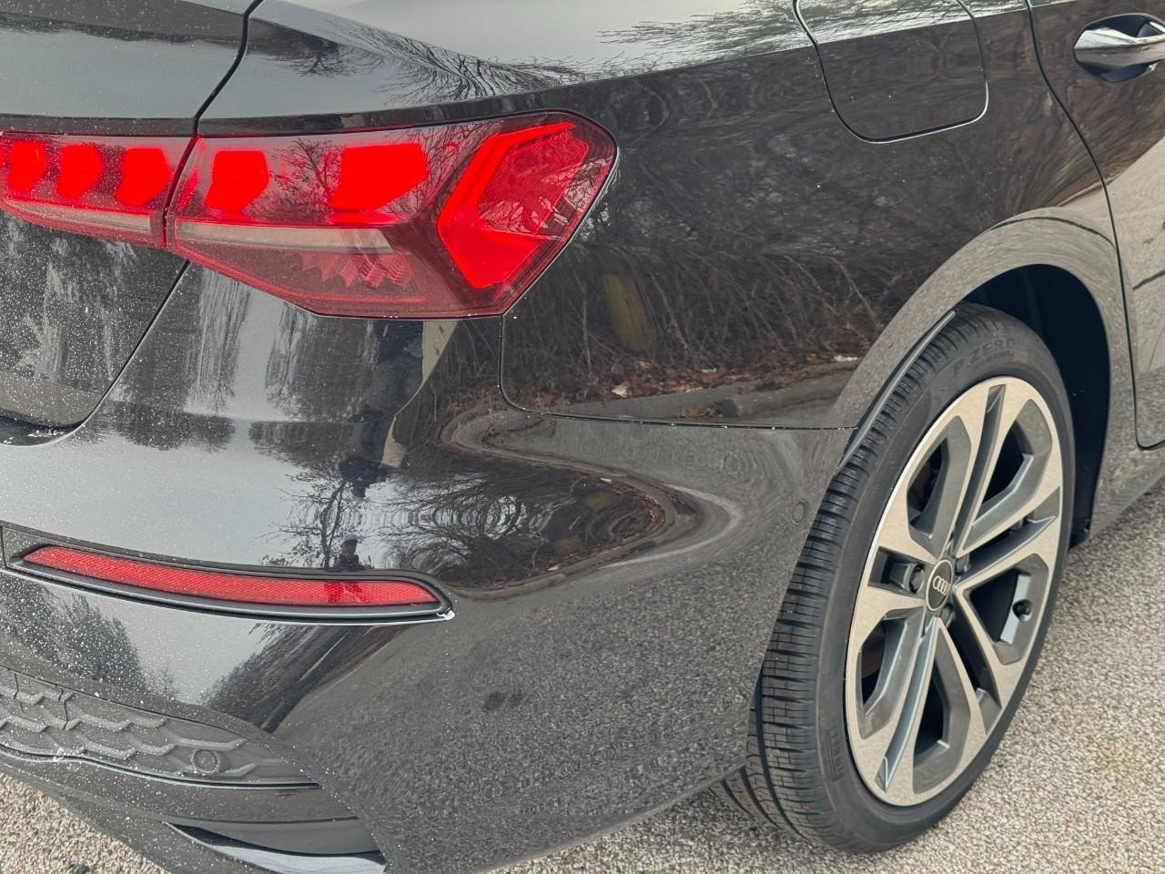 Audi A3 Vehicle Full-screen Gallery Image 12