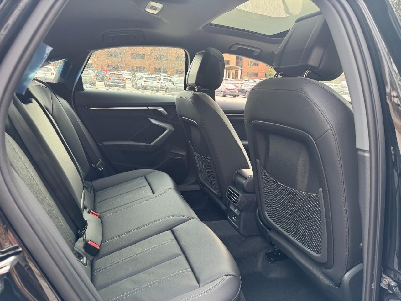 Audi A3 Vehicle Full-screen Gallery Image 13