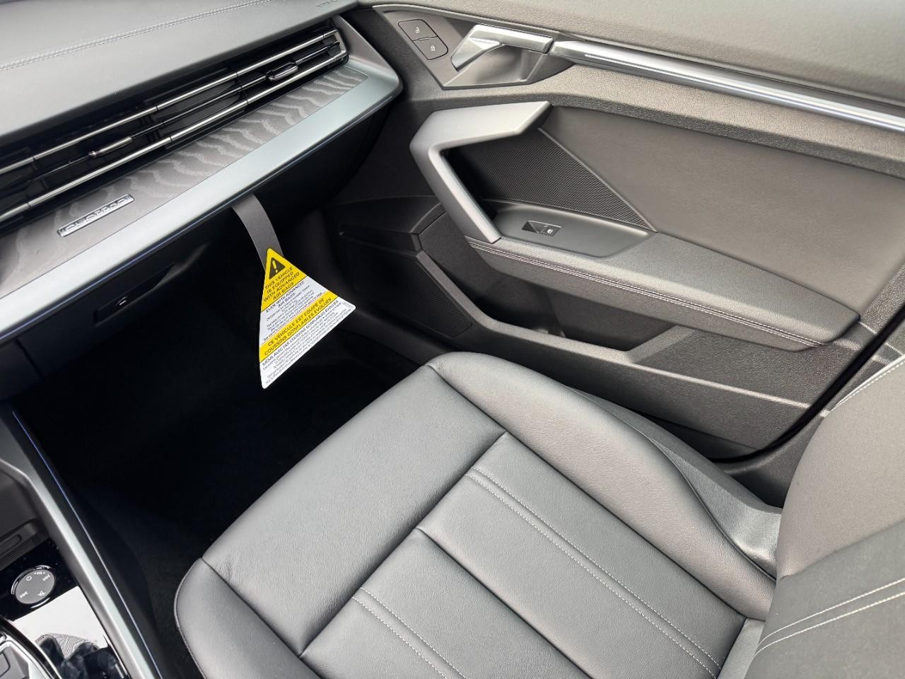 Audi A3 Vehicle Full-screen Gallery Image 18