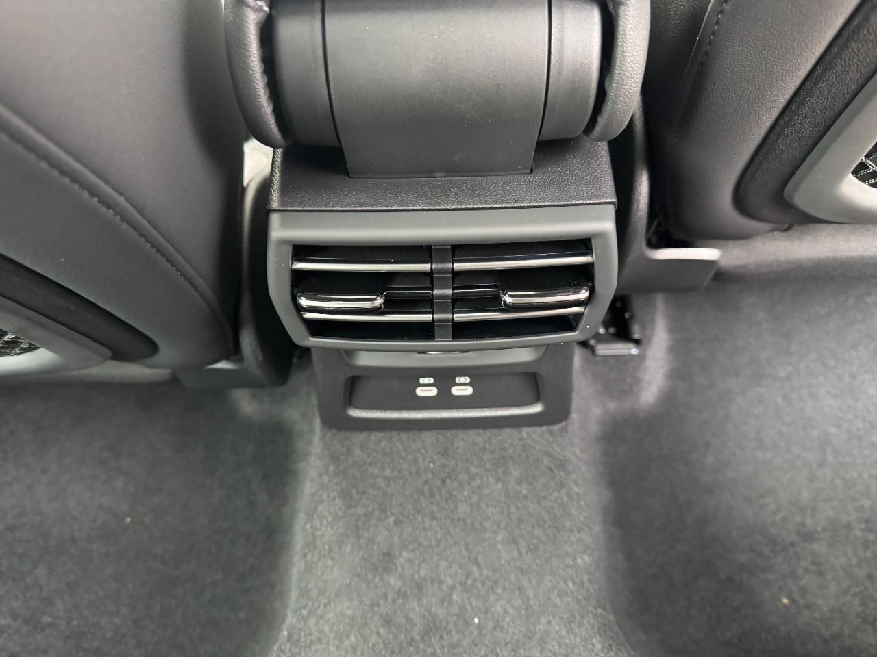 Audi A3 Vehicle Full-screen Gallery Image 19