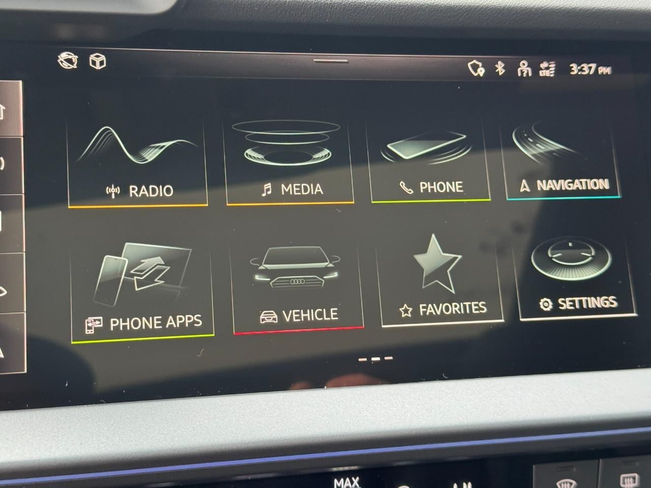 Audi A3 Vehicle Full-screen Gallery Image 24